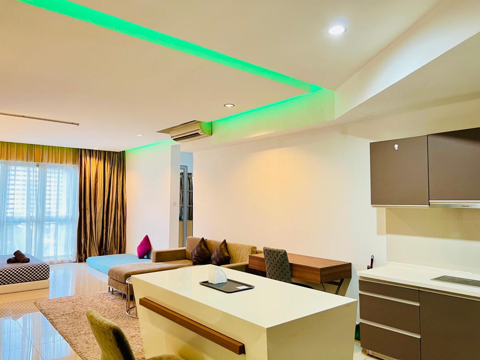 Regalia Suites & Residence By Enjoy Your Stay Куала-Лумпур Экстерьер фото